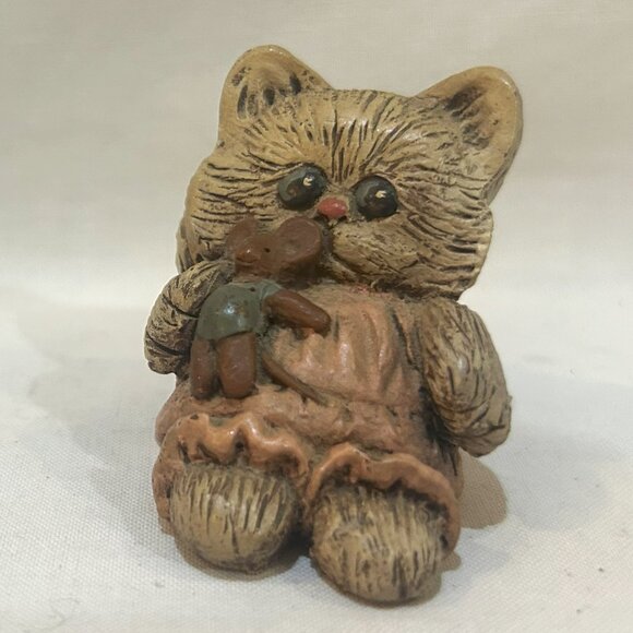 Sarah’s Attic Granny’s Favorites Cat Holding Teddy Bear Resin Figurine - Picture 6 of 8